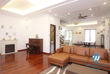Hanoi furnished 4 bedrooms villa for let in Vinhomes Riverside with river view